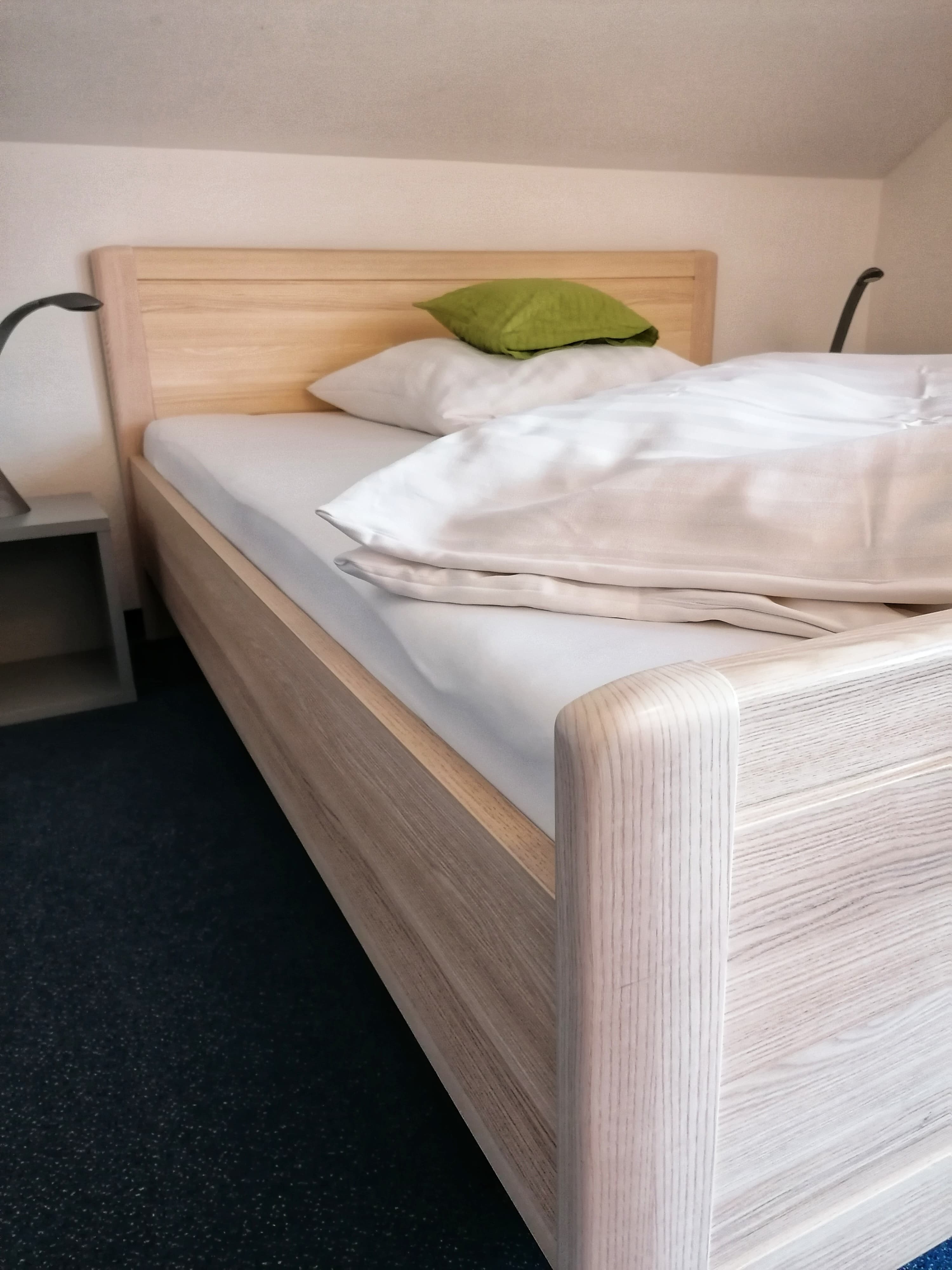 Einzelzimmer mit bequemem Bett